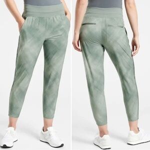 ATHLETA Nolita Slim Tapered Printed Crop Pans in Danali Grey Green Sz 16